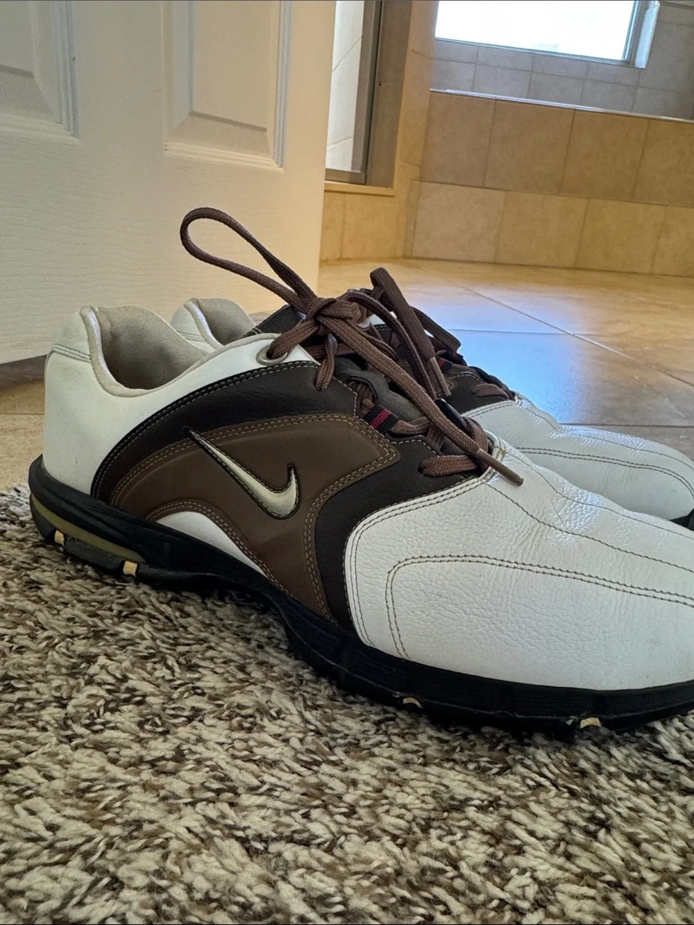 Nike Men’s White and Brown Athletic Golf Shoes